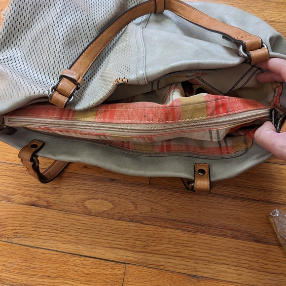 Beige shoulder strap purse - Picture 3 of 6